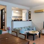 Spacious With Sea And Mountain View *