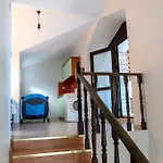 Spacious With Sea And Mountain View *