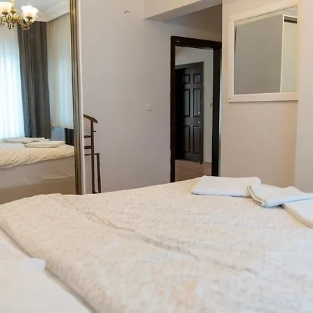 Spacious With Sea And Mountain View