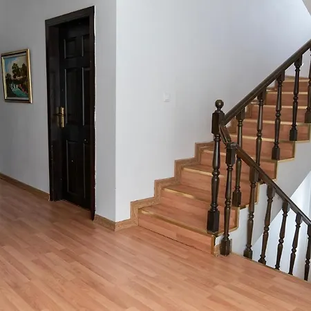 Spacious With Sea And Mountain View *