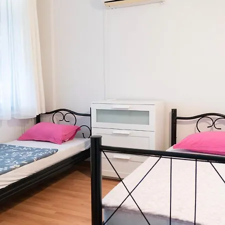 Villa Spacious With Sea And Mountain View