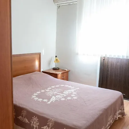 Spacious With Sea And Mountain View