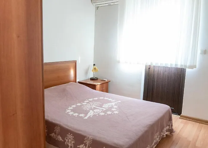 Spacious With Sea And Mountain View