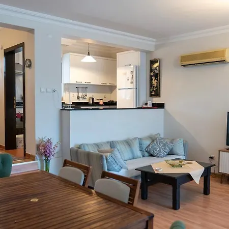 Spacious With Sea And Mountain View *