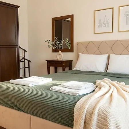 Villa Spacious With Sea And Mountain View