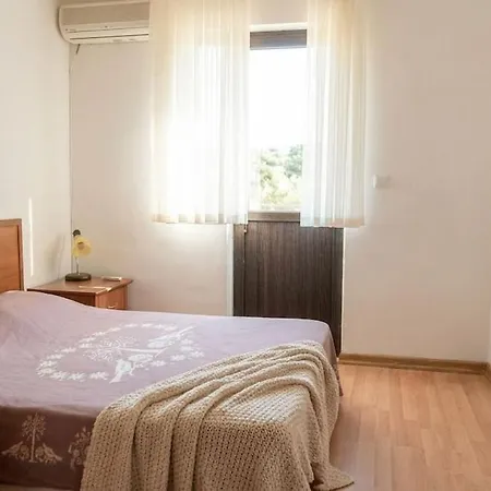 Spacious With Sea And Mountain View *