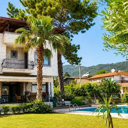 Spacious With Sea And Mountain View