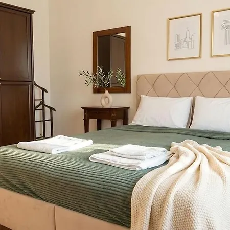 Villa Spacious With Sea And Mountain View
