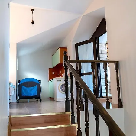 Spacious With Sea And Mountain View *